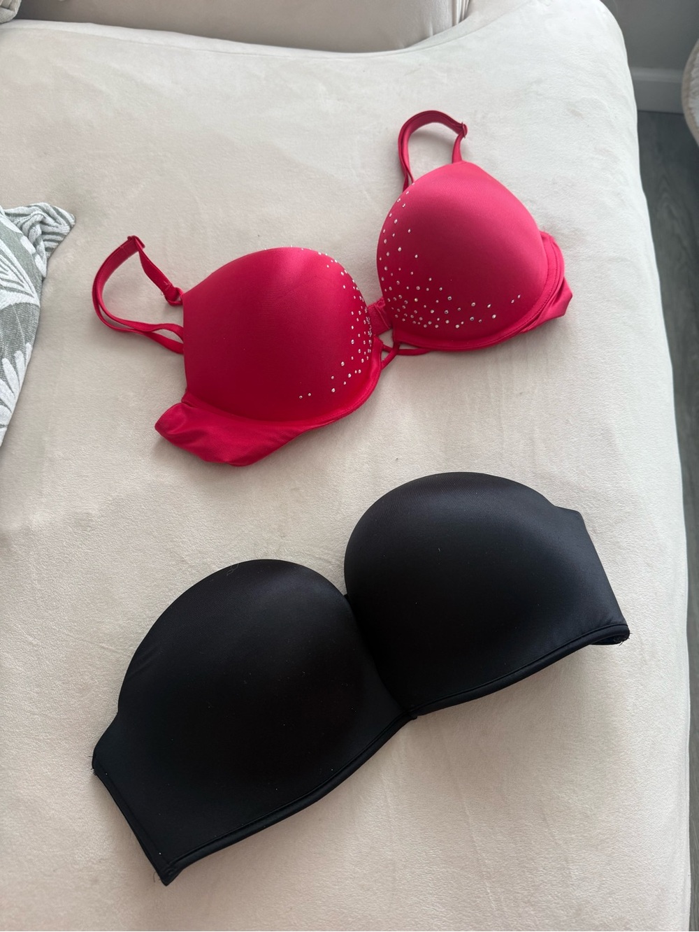 Victoria's Secret Bra Set - Picture 2 of 9
